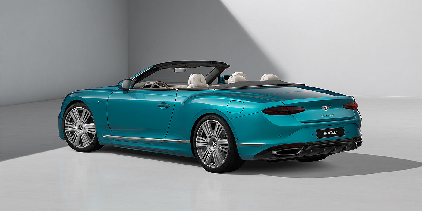 Feser-Graf Exclusive Cars GmbH | Bentley Nürnberg Bentley Continental GTC Azure convertible steering wheel in Linen and Gravity Grey hides