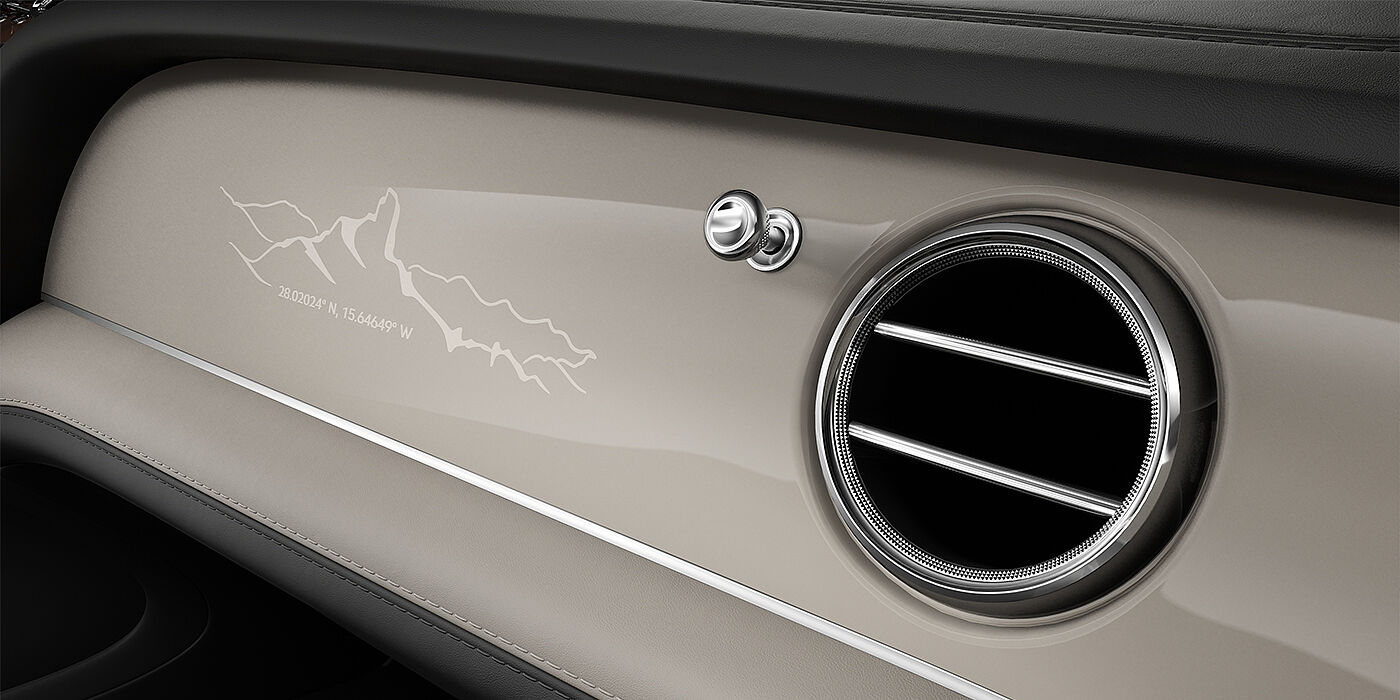 Feser-Graf Exclusive Cars GmbH | Bentley Nürnberg Bentayga EWB Artenara Edition SUV Piano Linen veneer with Artenara inlay detail