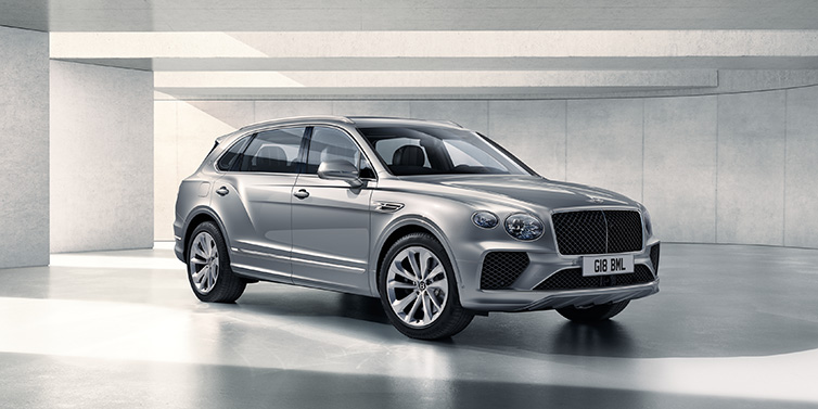 Feser-Graf Exclusive Cars GmbH | Bentley Nürnberg Bentley Bentayga Extended Wheelbase SUV front three quarter in Moonbeam paint with a grey background