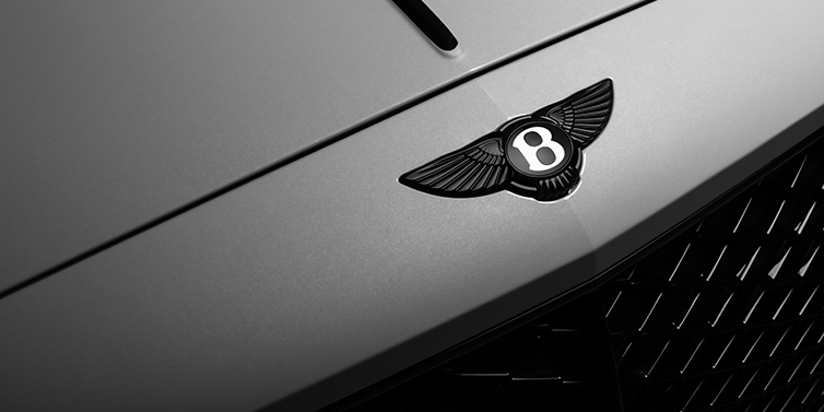 Feser-Graf Exclusive Cars GmbH | Bentley Nürnberg Bentley Flying Spur Black Edition sedan bonnet with black Bentley Wings emblem